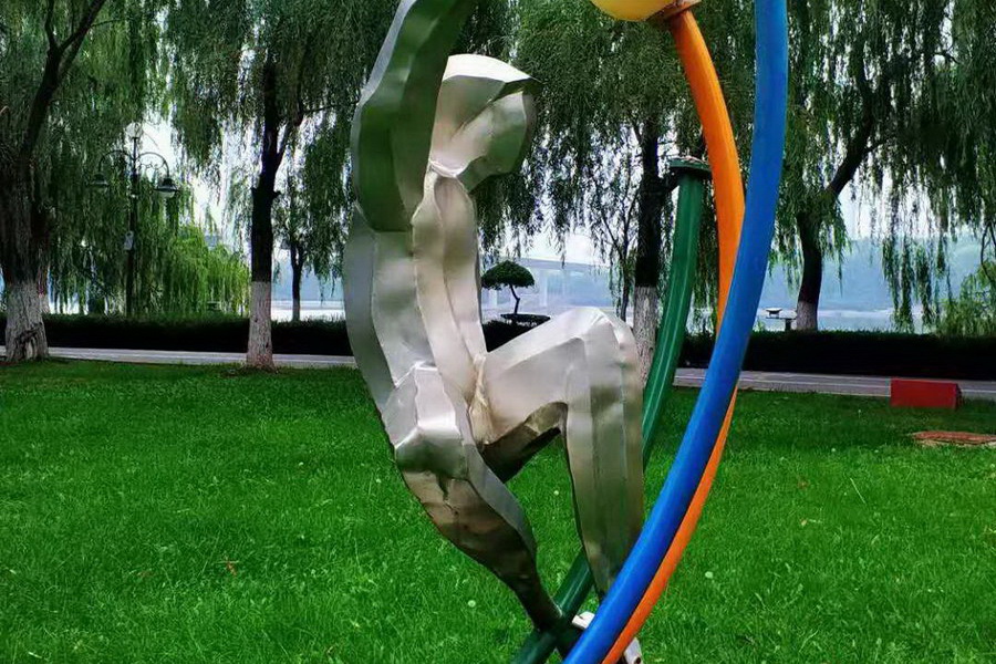 城(chéng)市(shì)不(bù)鏽鋼景觀雕塑